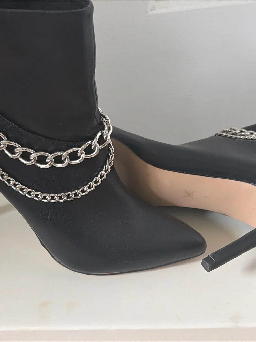 NWOT Black BCBG Chain-Accent Pointed Toe Ankle Boots in size 7.5.